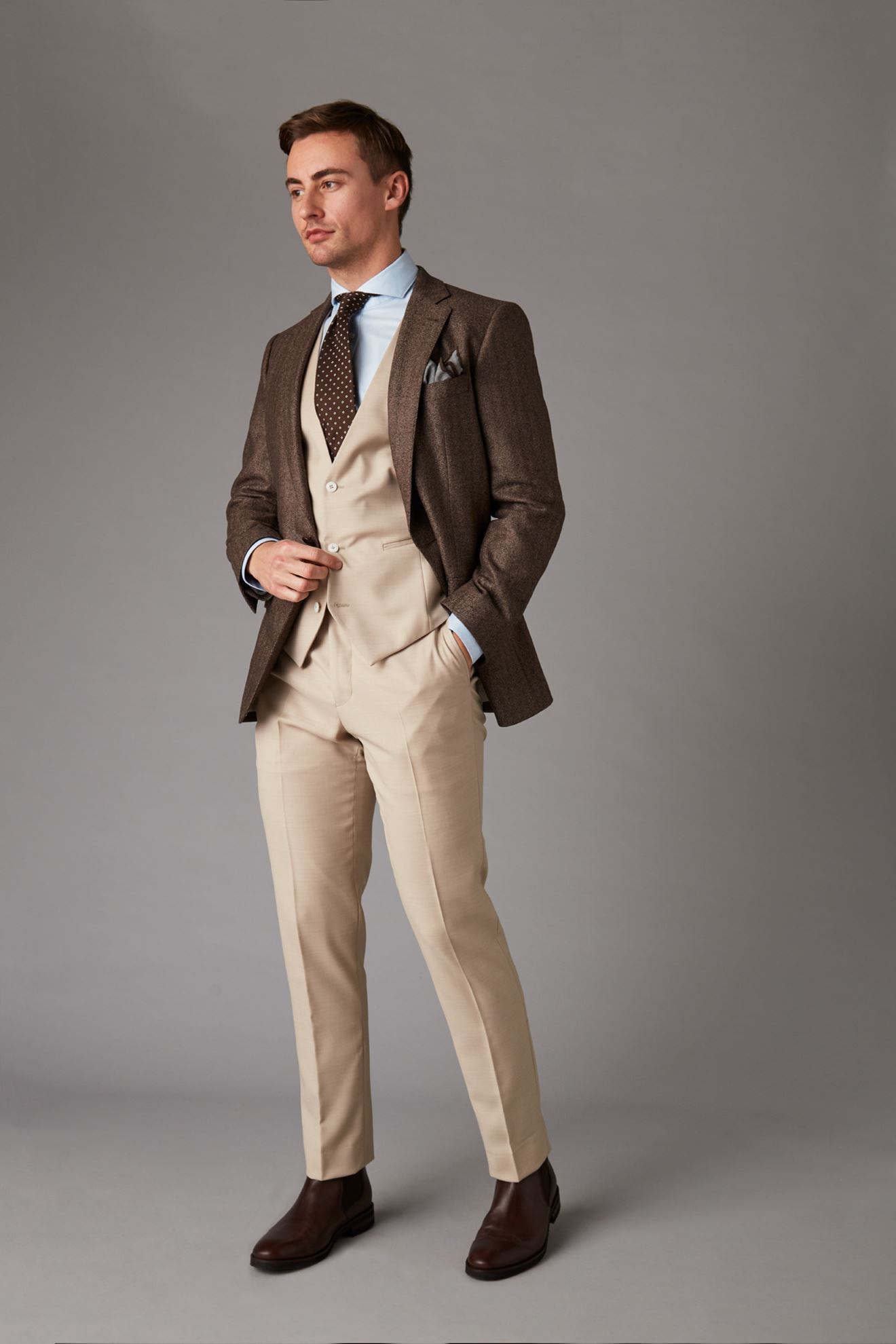Picture of Brown tweed-effect mixed fabric three-piece suit